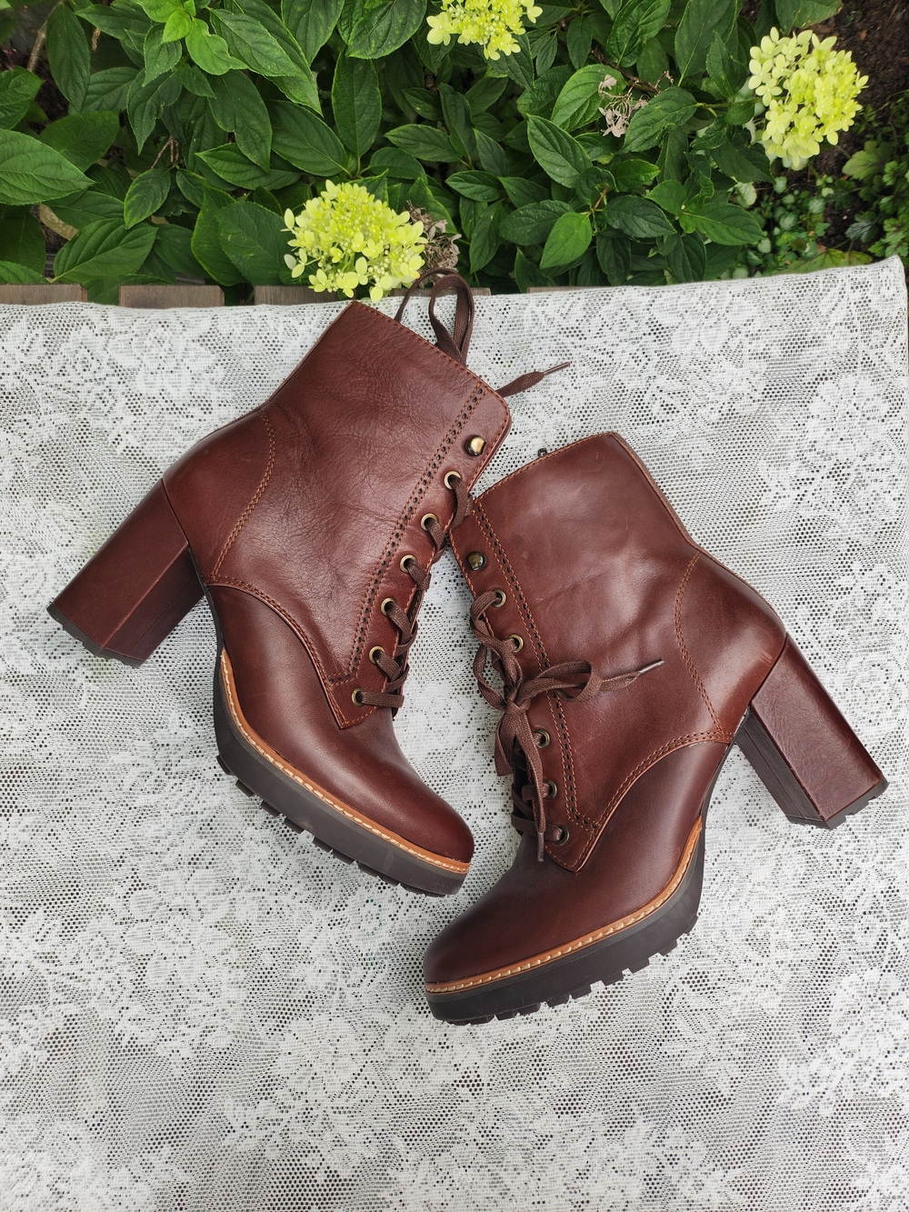 Naturalizer Callie 9.5W Chestnut Brown Lace-Up Heeled Ankle Boots